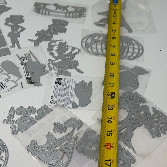 20 Thinlits Die Cuts Bundle Random Mix Characters Animals Holiday Scrapbooking - Picture 10 of 12